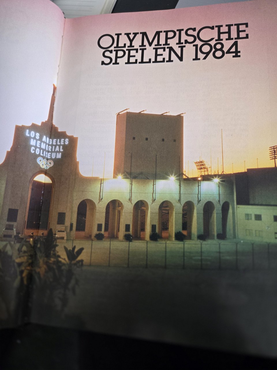 Boek olympische spelen 1984 Hardcover 144 blz A4 formaat