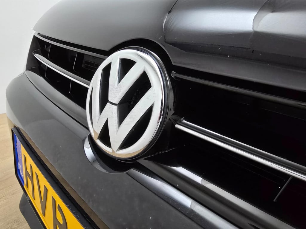 Volkswagen Polo occasion 1.2 tsi in zwart met cruisecontrol en sportieve lo
