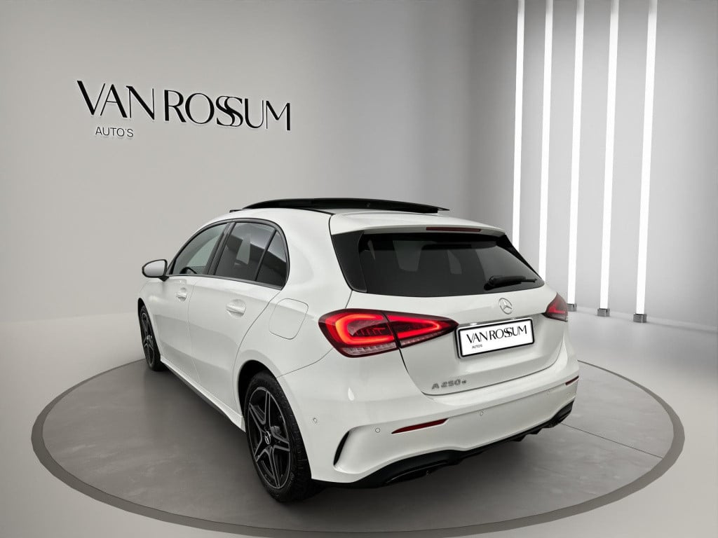 Mercedes-Benz A-Klasse 250 e amg pano sfeer camera night pakket