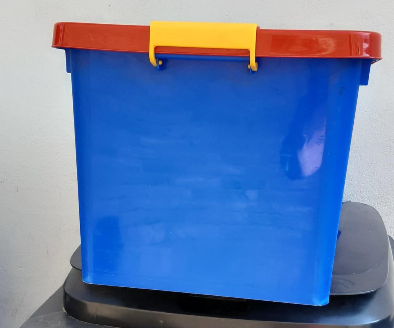 Grote opbergdoos in de vorm van een Lego steen