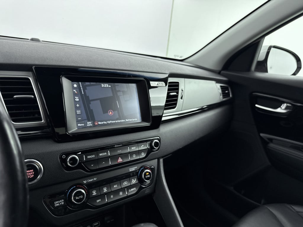 Kia Niro 1.6 gdi hybrid businessline | navigatie | parkeercamera | hybride 
