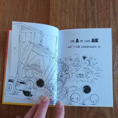 2 grappige Zeeuwse (cadeau) boekjes over en met dialect