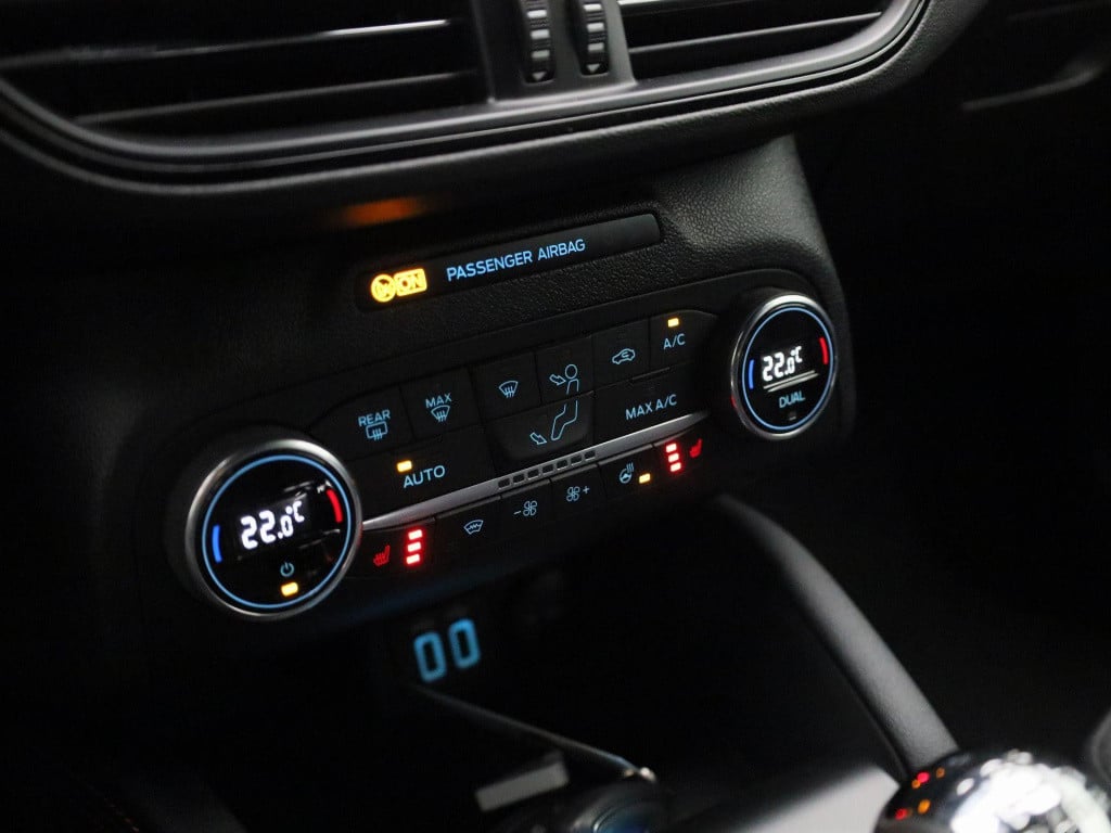 Ford Focus 1.0 ecoboost hybrid st line x business | lmv | parkeer sensoren 
