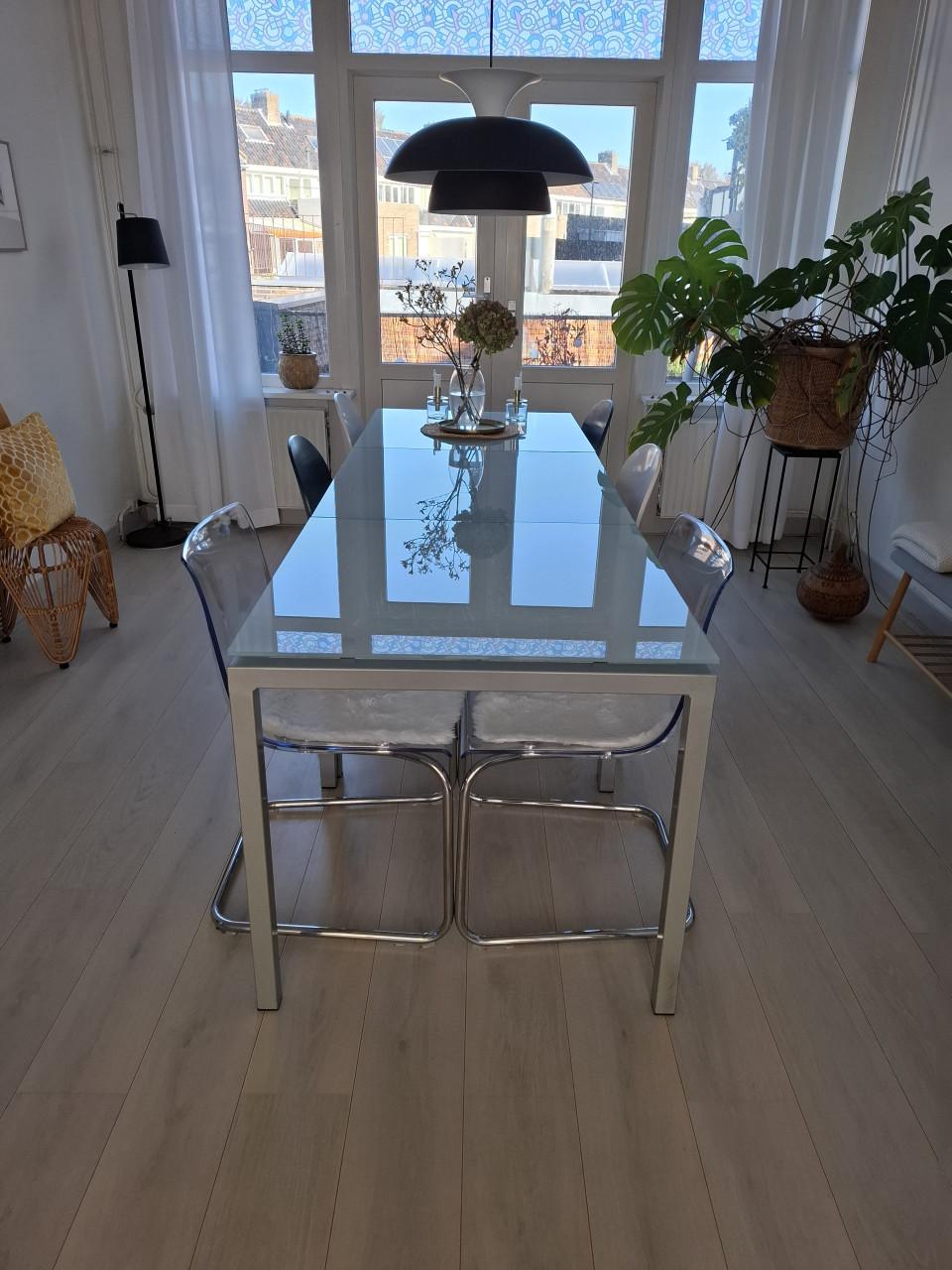 Glazen design eettafel