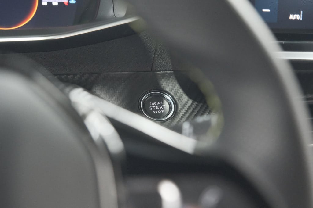 Peugeot 208 puretech 100 gt | camera | apple carplay | parkeersensoren