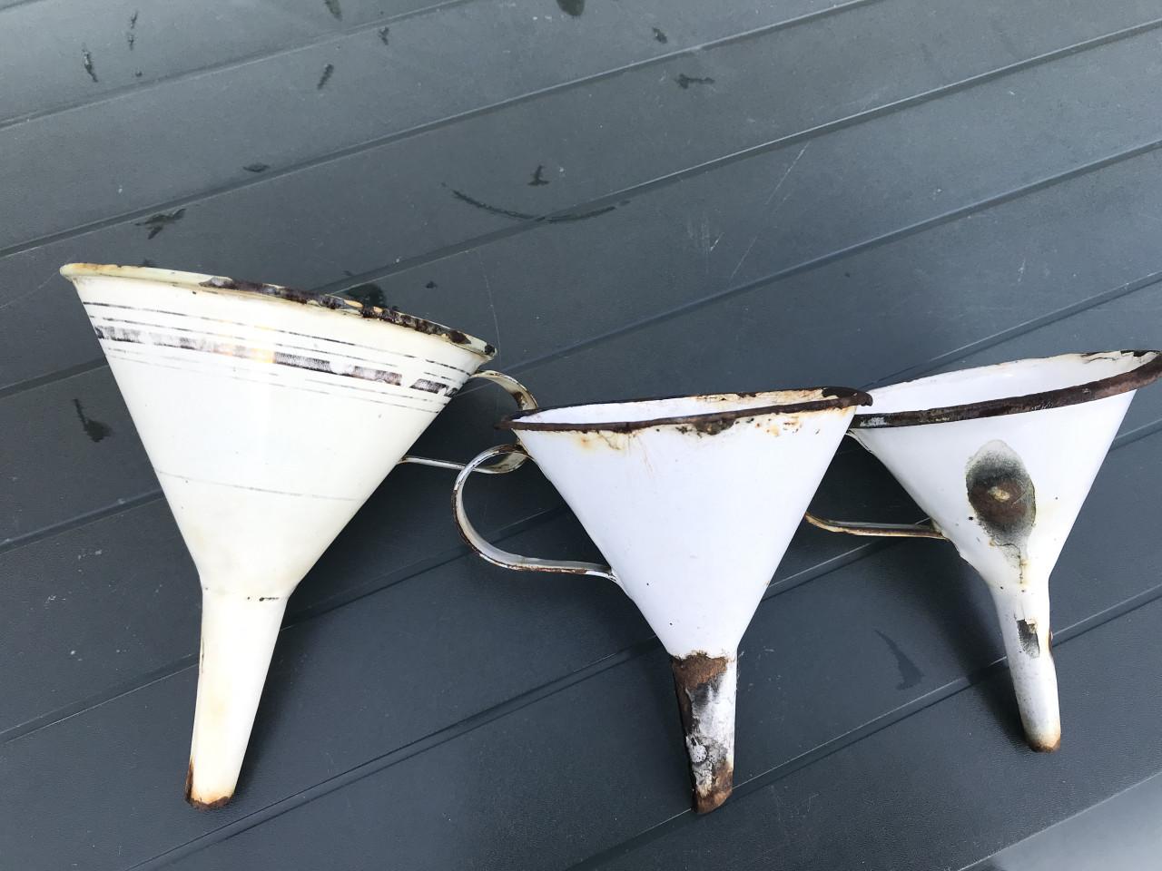 Emaille brocante zeef en trechters