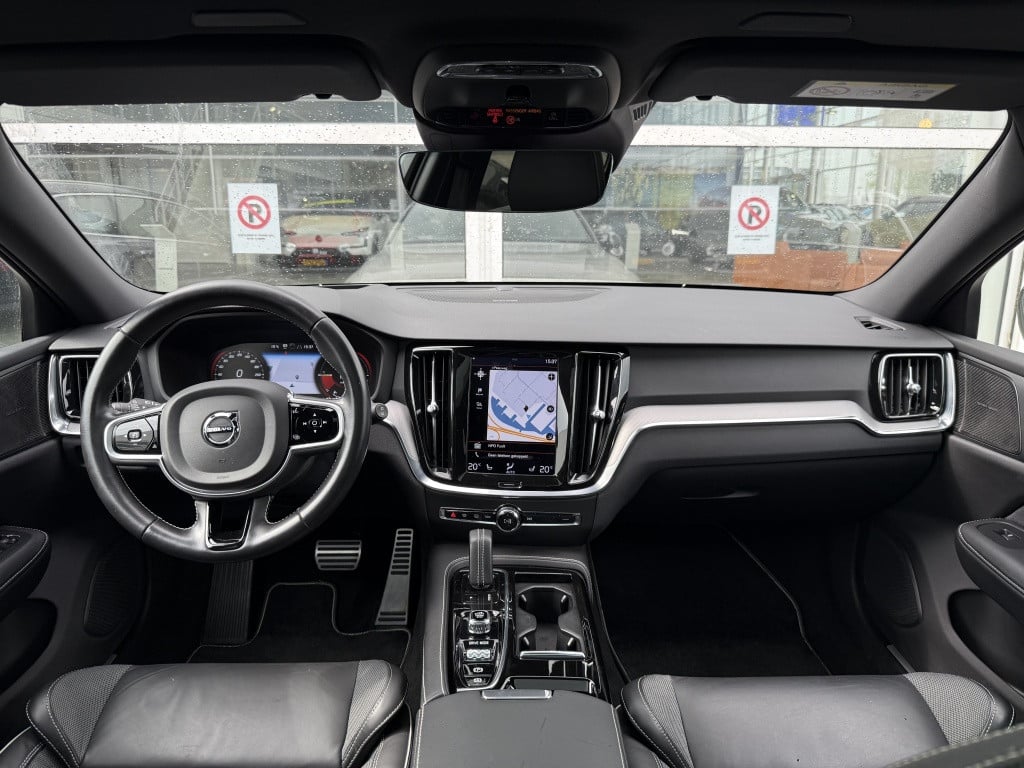 Volvo V60 t6 340pk recharge r-design| panodak| adap.cruise| 360camera| awd