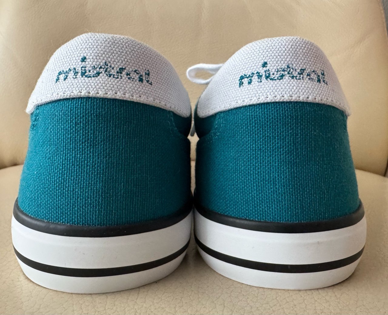 Nieuwe Mistral canvas sneakers, maat 42