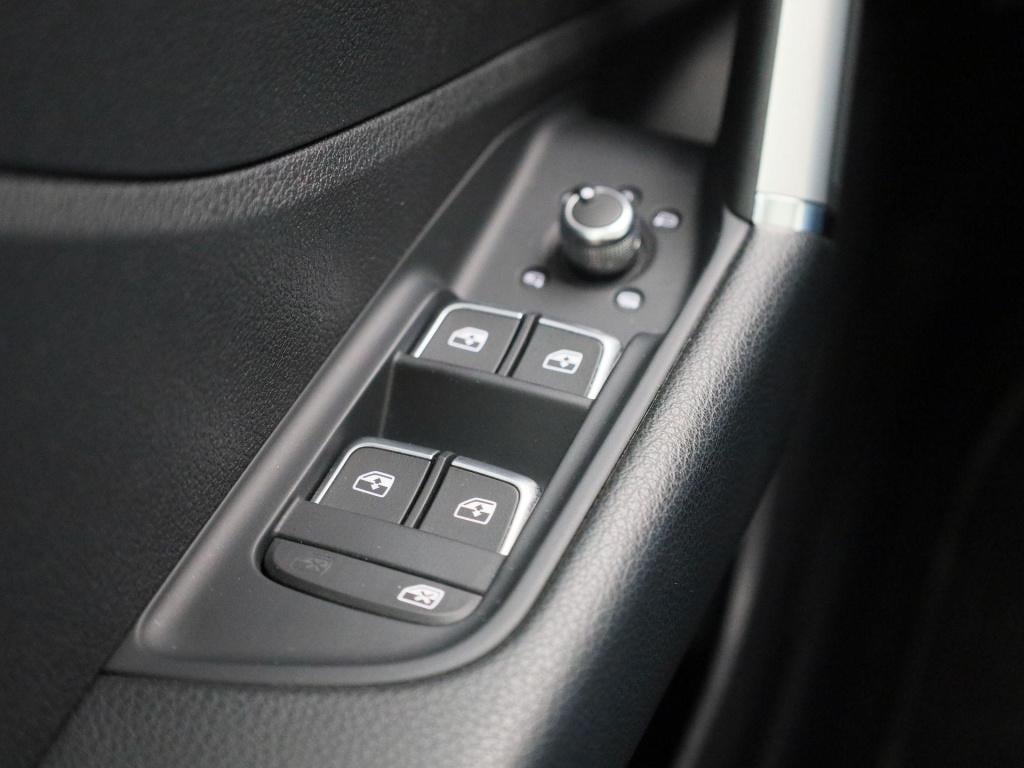 Audi Q2 35 tfsi pro line | panoramadak | stoelverwarming | leder | camera |