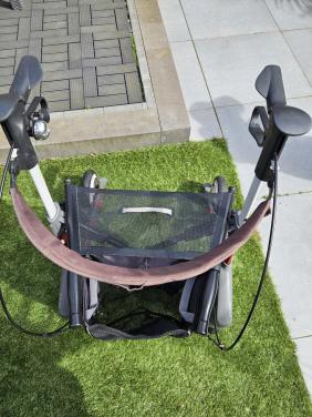 Zgan Topro Troja 5G rollator in de kleur rood zeer nette staat, nieuw model