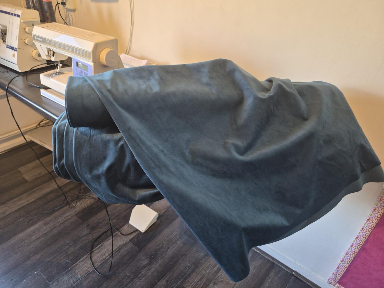 Velours stof plus minus 20 meter