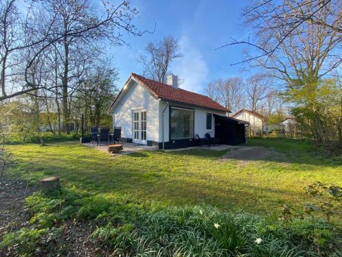 Slaapstrandhuisje of vakantiehuisje aan zee