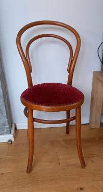 Thonet stoel en retro spiegel