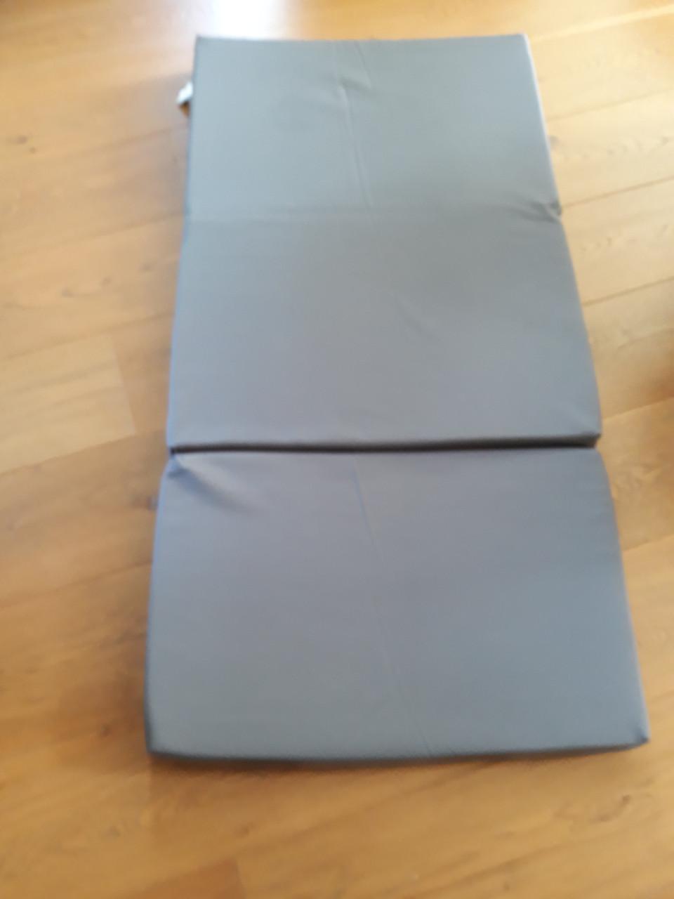 Matras voor campingbedje