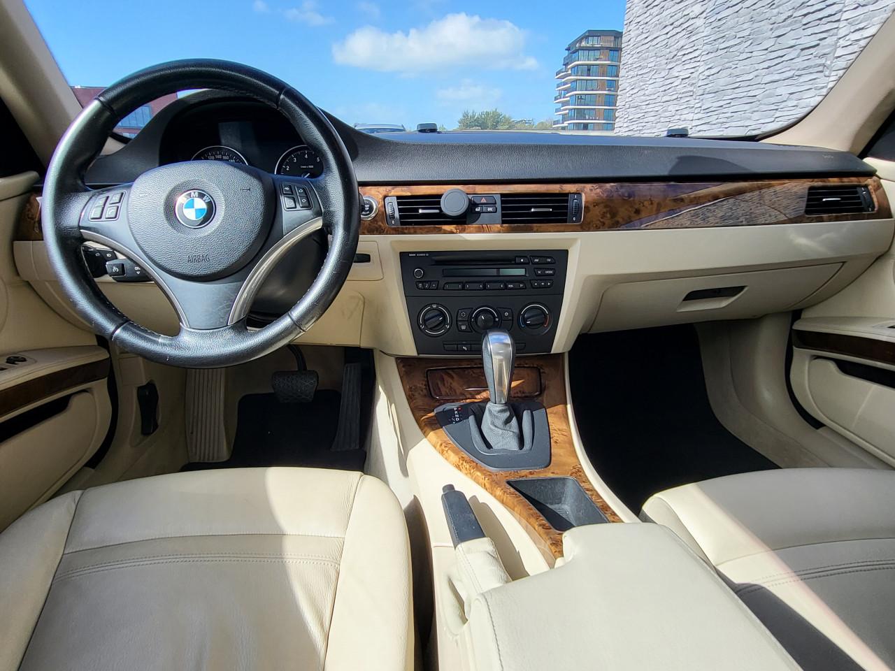 BMW 325i Coupe High Executive Aut. 218pk