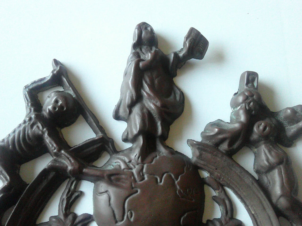 19 DE EEUWS BRONZEN ORNAMENTJE