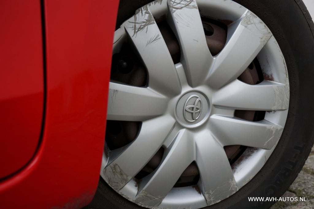 Toyota Yaris 1.0 vvti acces