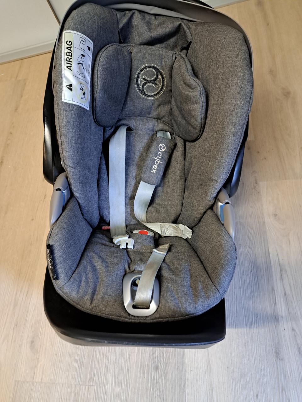 Draaibare autostoel: CYBEX Z i-Size 'MaxiCosi' met ISOFIX base