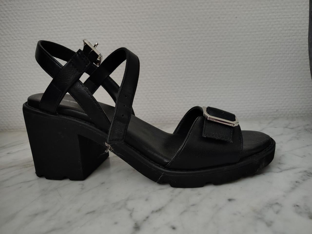 Zwarte sandalen met blokhak, maat 40