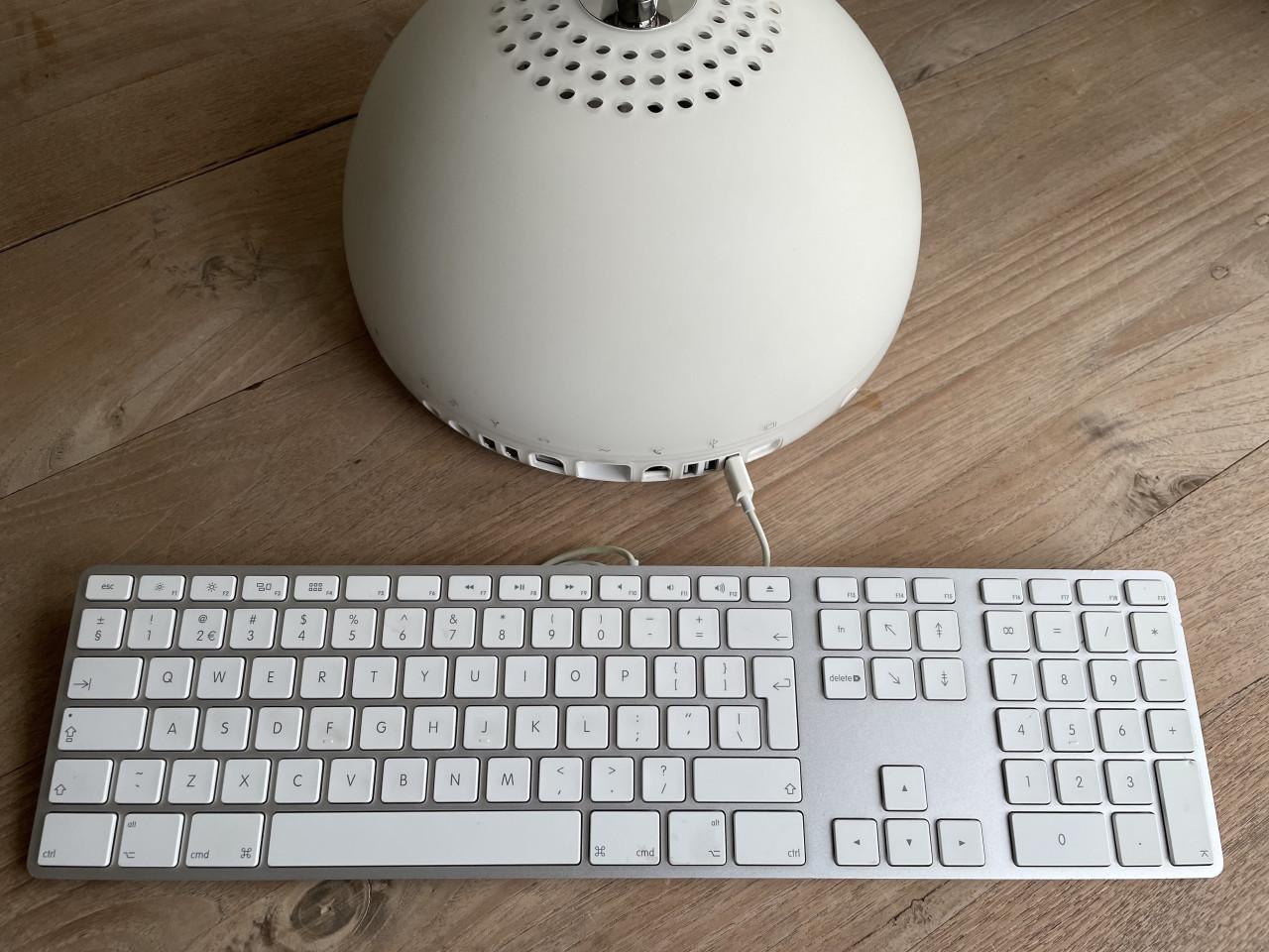 Te Koop:  Vintage Apple iMac G4.