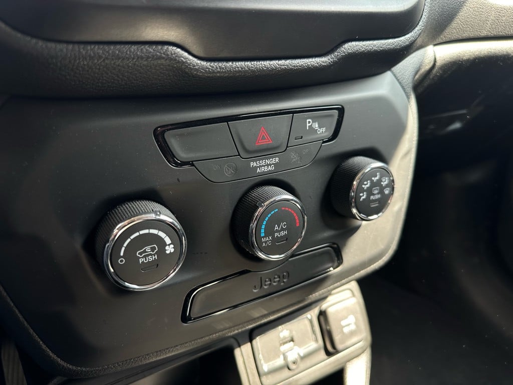 Jeep Renegade 1.6 e-torq longitude // black edition // 52.000km! //