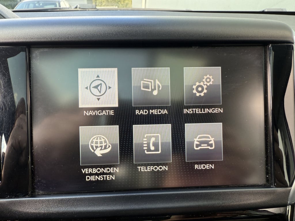 Peugeot 2008 1.2i automaat puretech allure 5-drs
