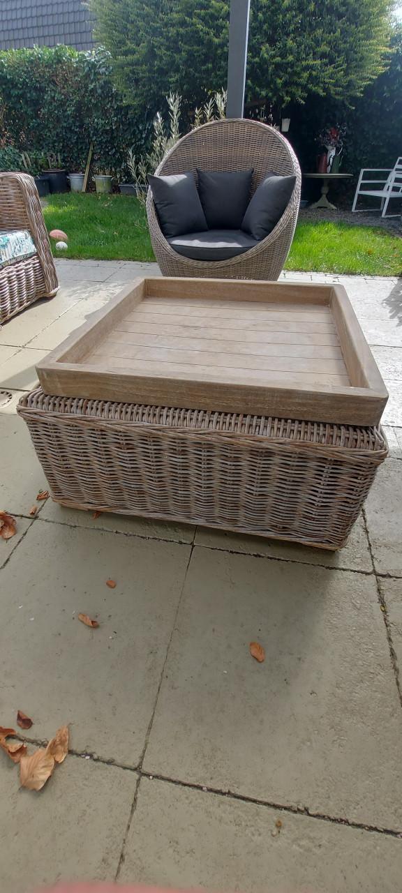 Rotan hokker  met dienblad