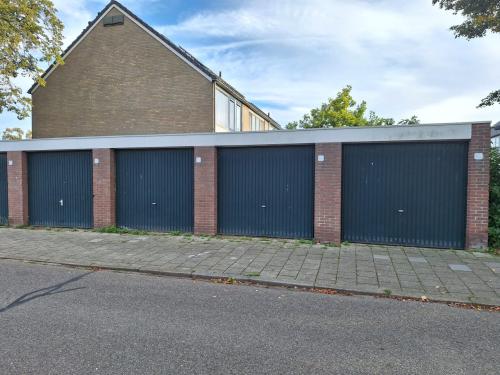 Te koop: 4 aaneengesloten garageboxen in Middelburg