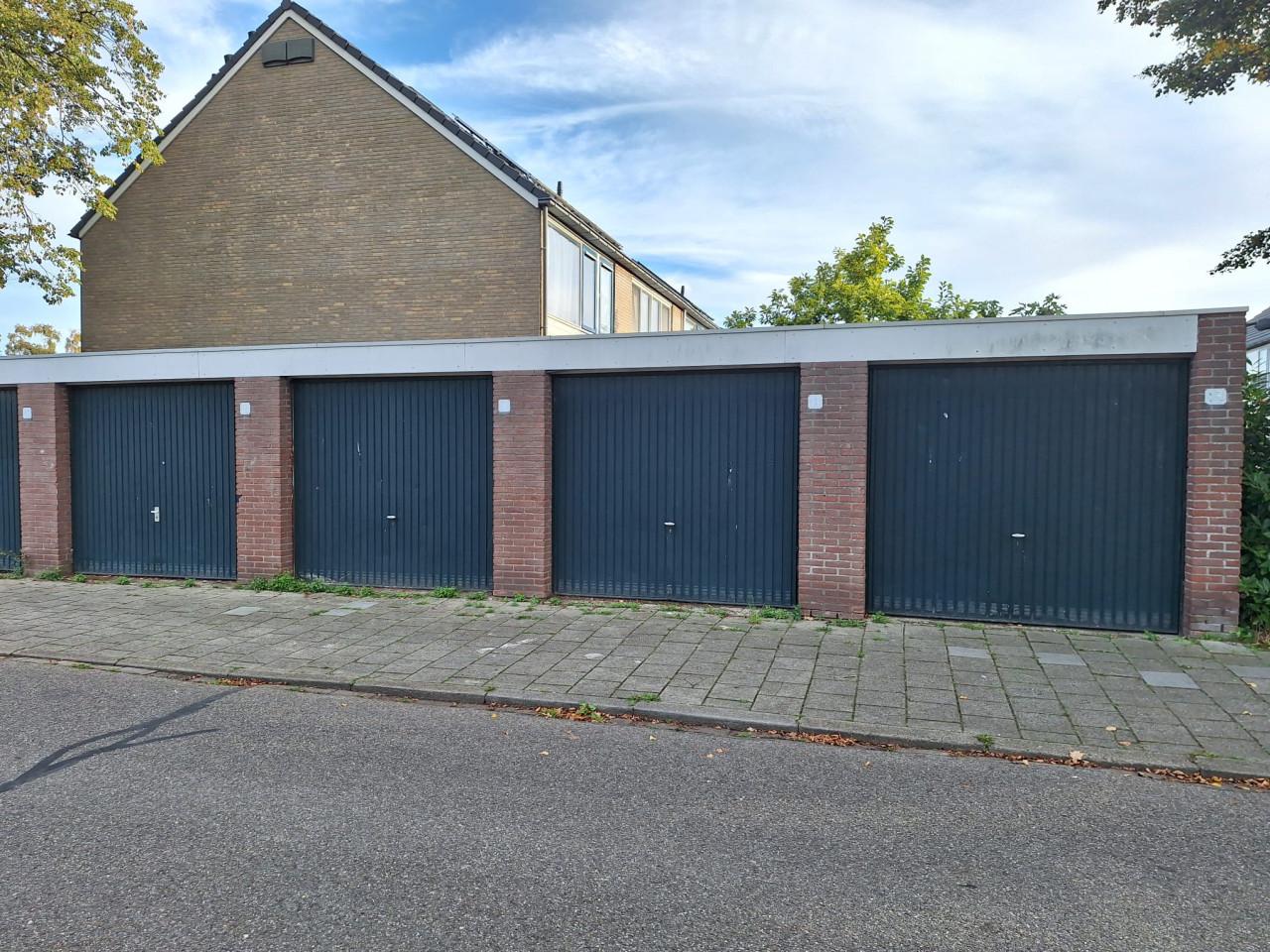 Te koop: 4 aaneengesloten garageboxen in Middelburg