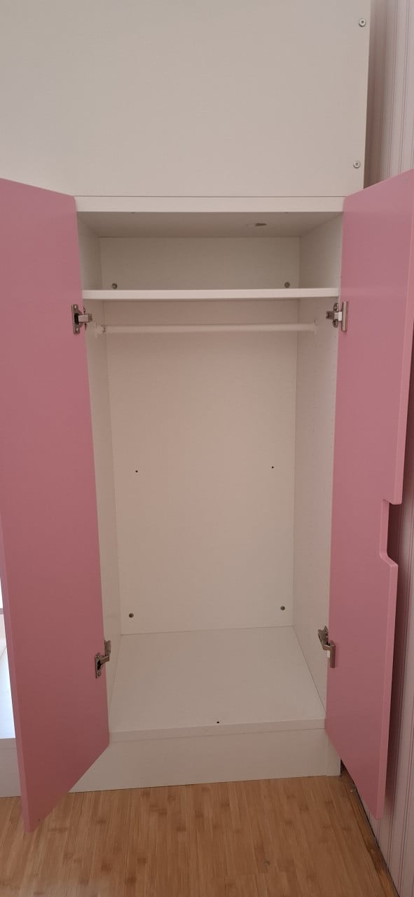 Hoogslaper met bureau en kast