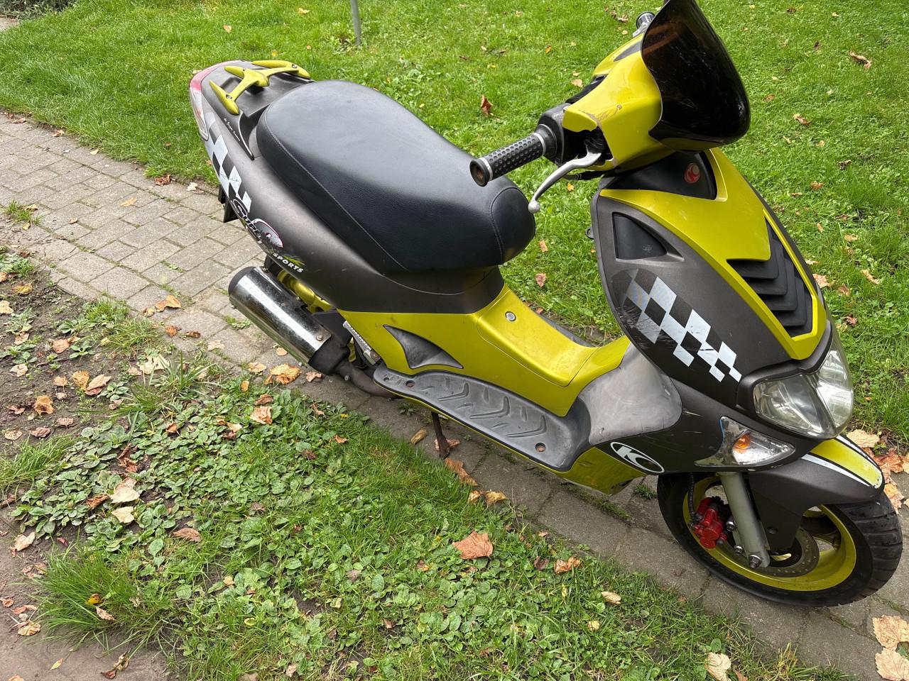 Kymco super 9 sports 50cc 2takt geel kenteken