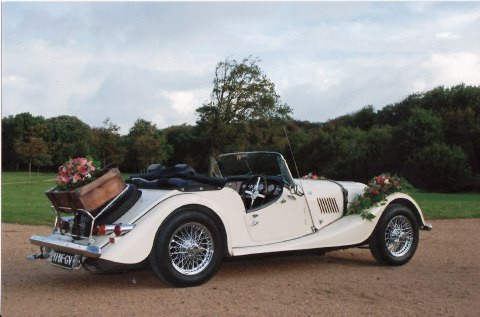 Te Huur Op De Mooiste Dag Van Je Leven , Een Morgan Roadster