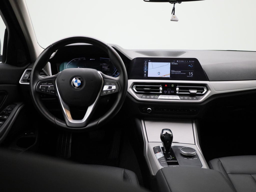 BMW 3-serie touring 330e business edition plus | automaat | navigatie | app