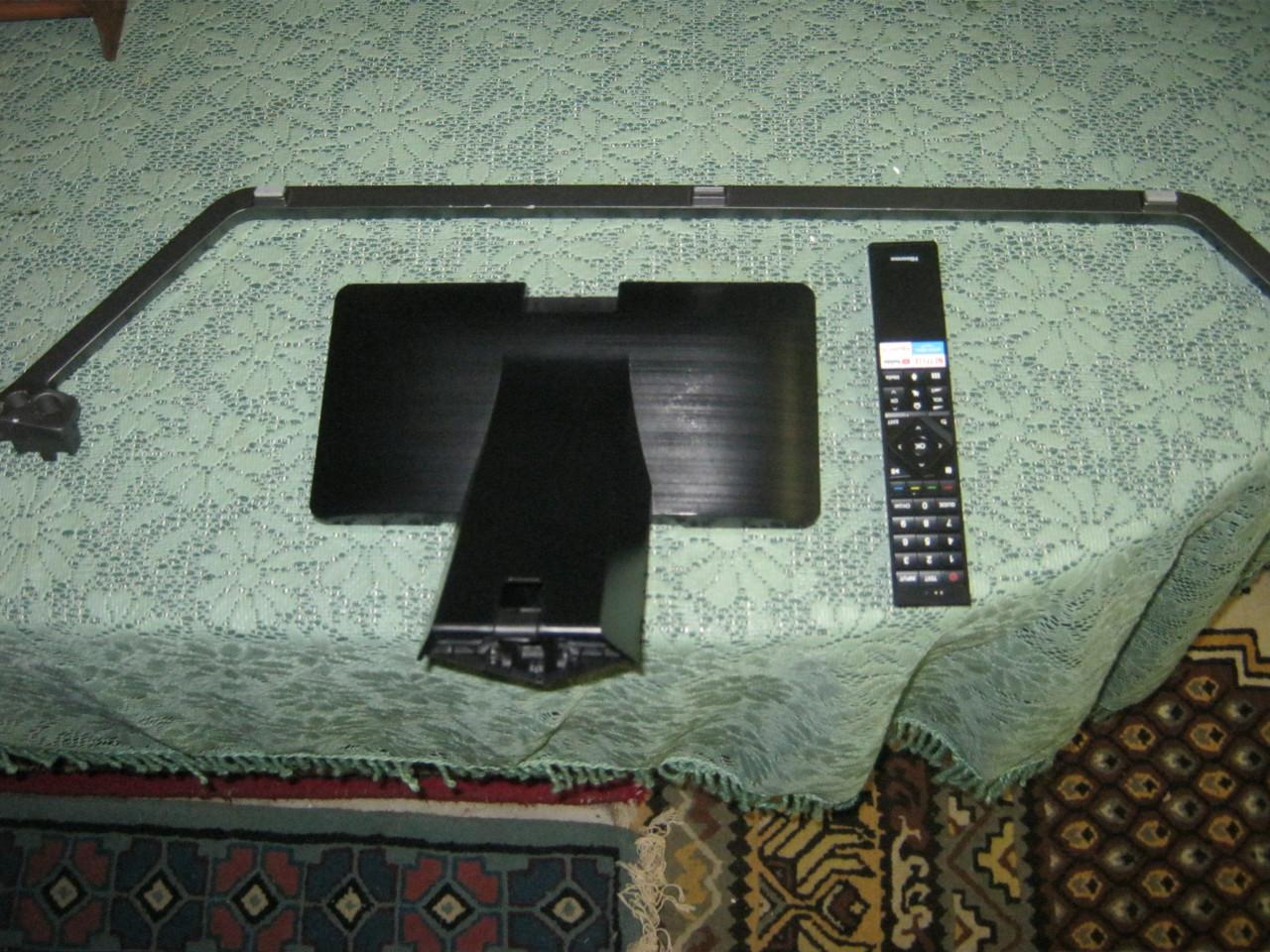 T.V. en standaard.
