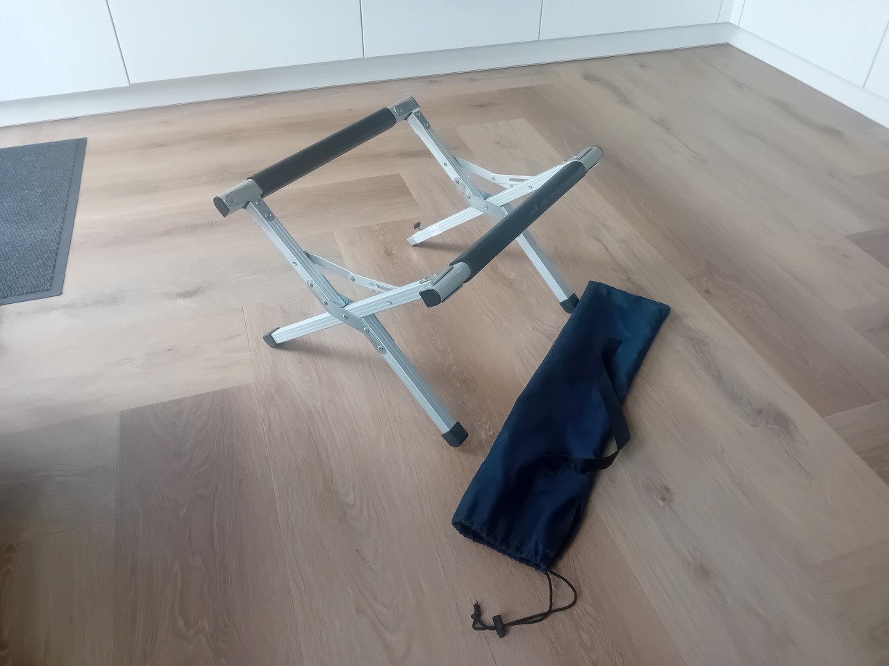 Droogmolen, opstapje,bestekbak, stroomunit, koelbox standaard,