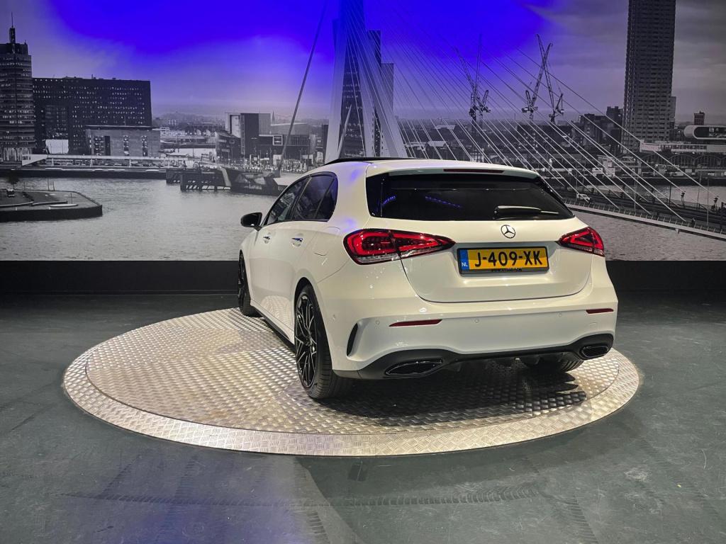 Mercedes-Benz A-Klasse 180 business solution amg *nl auto*led*pano*camera*
