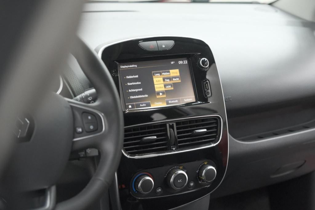 Renault Clio tce 90 limited | trekhaak | parkeersensoren | navigatie