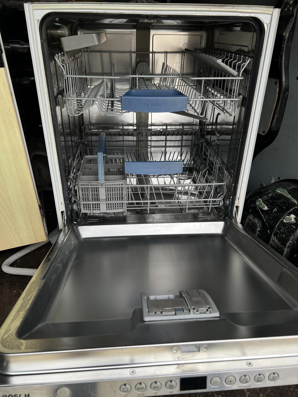 Bosch volledig geïntegreerd Vaatwasser 83x60 cm. Schoon en netjes