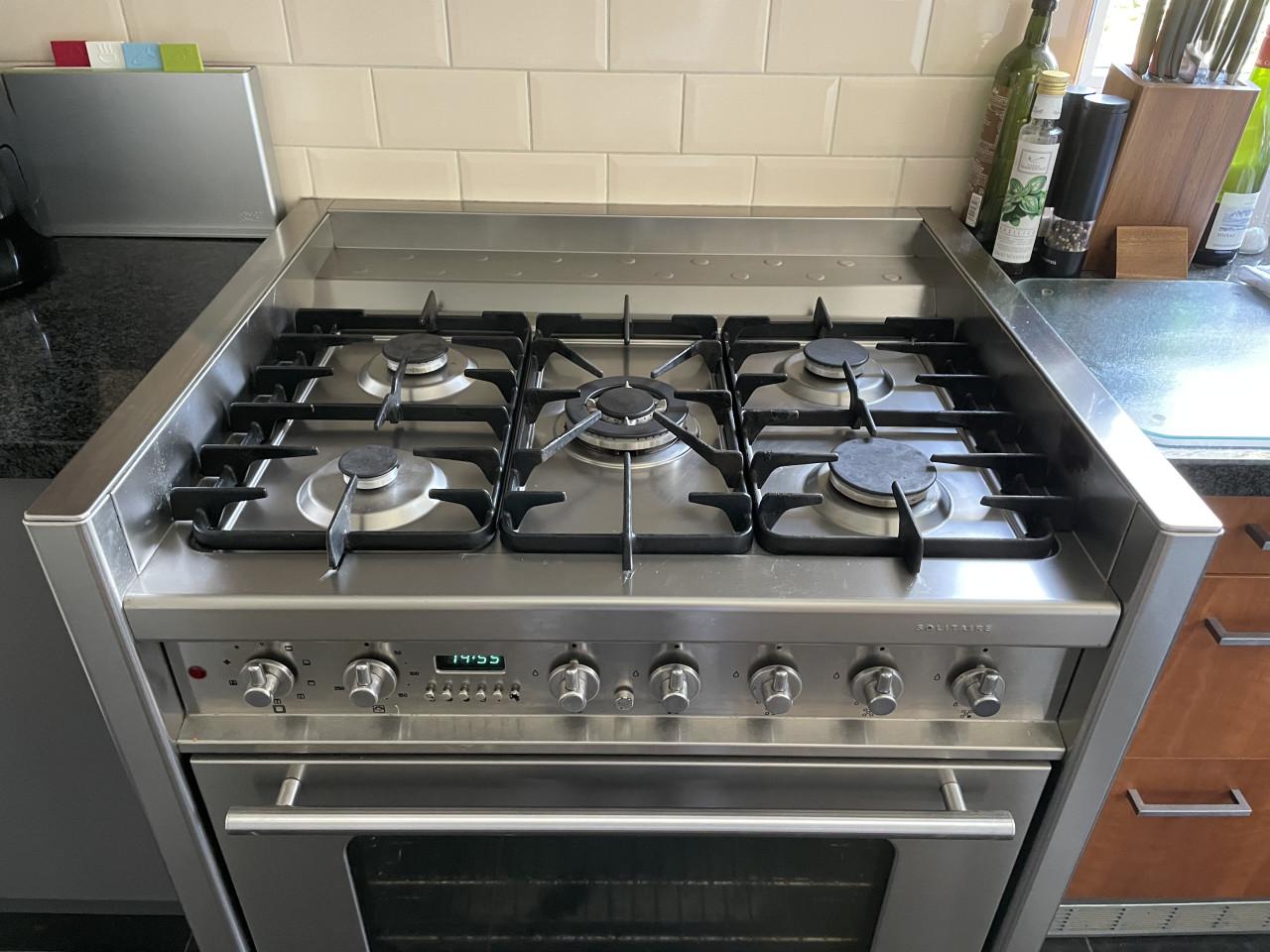 Groot professioneel Bosch Solitaire vrijstaand gasfornuis