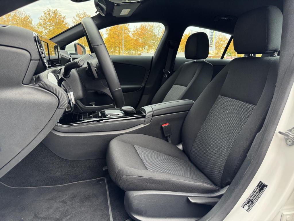 Mercedes-Benz Cla shooting brake 180 automaat, nl-auto!