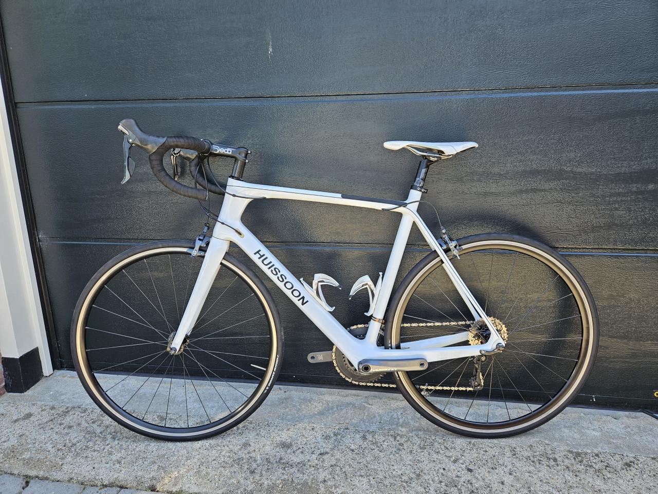 Huissoon carbon racefiets met Ultegra 11-speed.