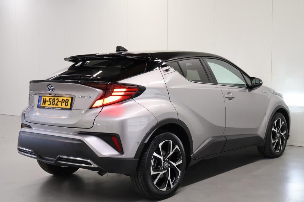 Toyota C-hr 2.0 hybrid bi-tone