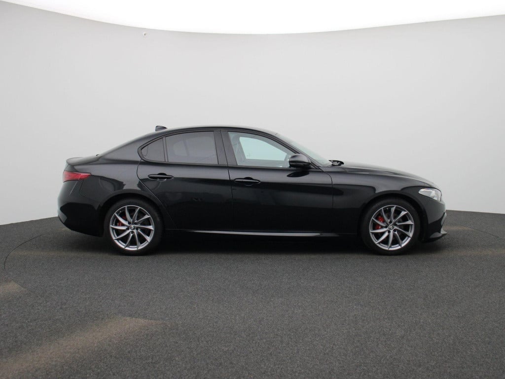 Alfa Romeo Giulia 2.0t sprint | lmv | automaat | parkeer sensoren | camera 