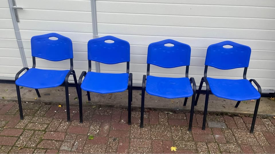 Opstabelbare stoelen kantinestoelen
