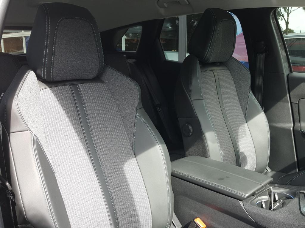 Peugeot 3008 1.2 130pk s&s allure apple carplay & android auto | navigatie 