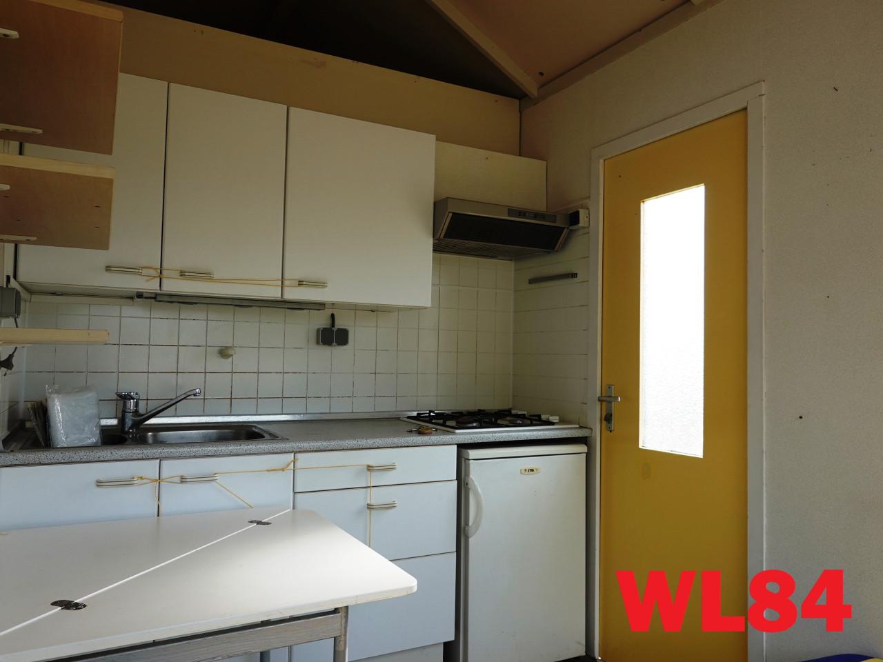 Leuk 4 pers strandhuisje met vlonderterras en dubbel glas te koop