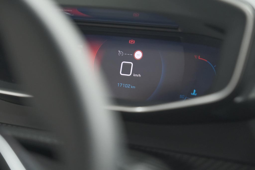 Peugeot 208 puretech 100 allure | camera | navigatie | parkeersensoren | ap