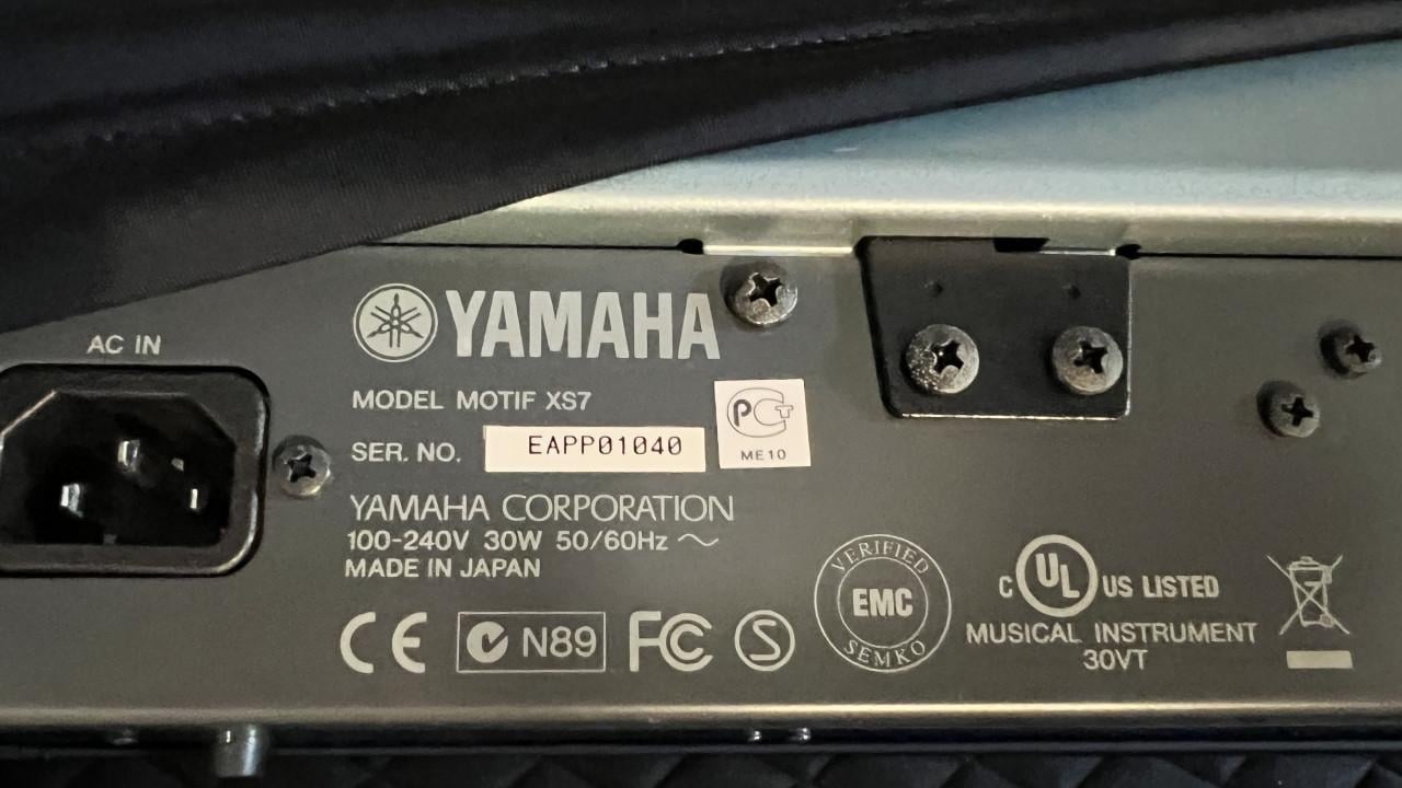 SYNTHESIZER