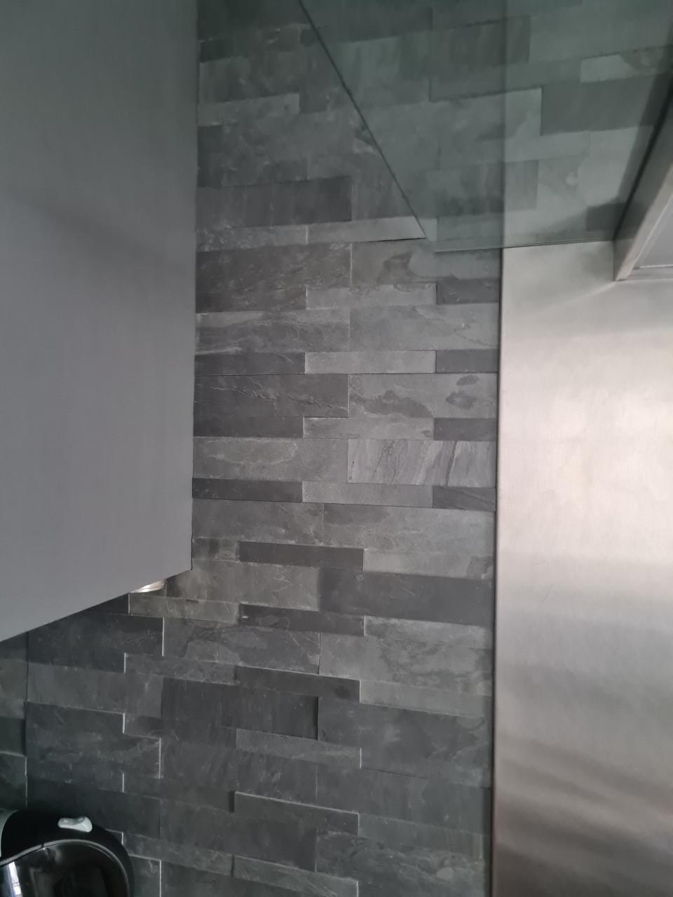 Natuursteenstrips zelfklevend bieden!