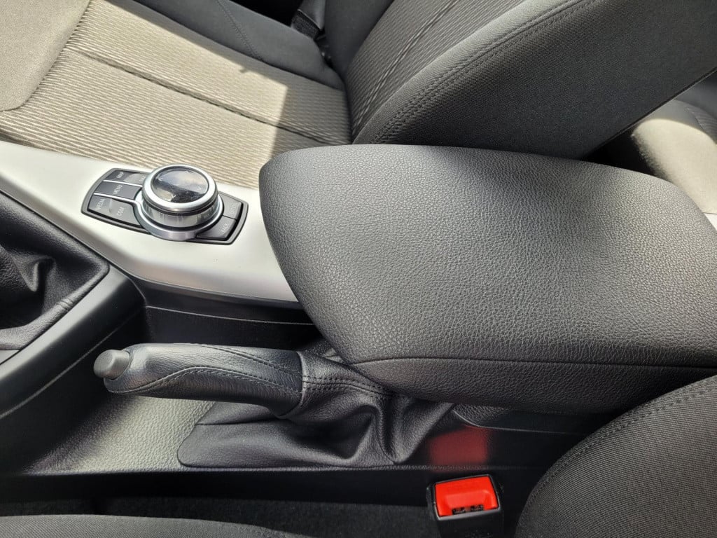 BMW 1 Serie 116i executive advantage . navi climate pdc lm velgen led stoel